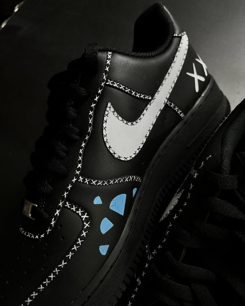 Nike Air Force 1 x KAWS – alt view